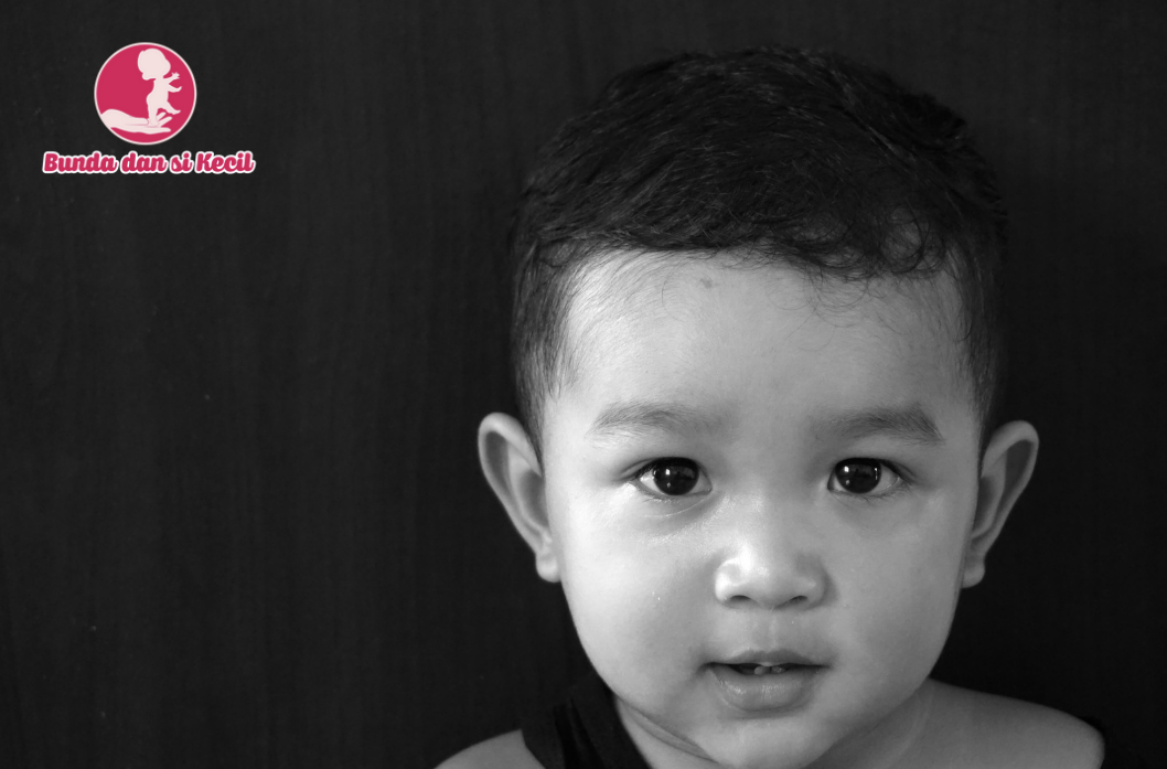 Mengapa Warna Hitam dan Putih Jadi Favorit Bayi Baru Lahir?